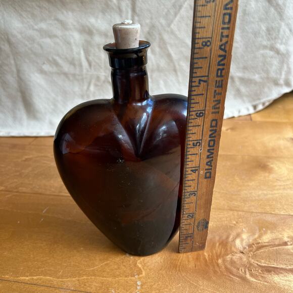 Paul Masson dark amber heart shaped bottle 8" w/ cork and wick oil lamp - Picture 10 of 10